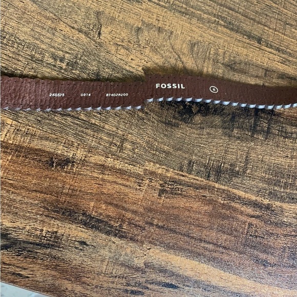 Fossil women’s Size Small Leather belt. Scalloped edge. EUC - Picture 3 of 7